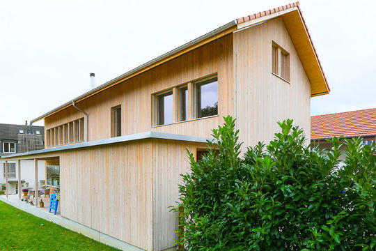 Zoom: Holzhaus in Würenlos