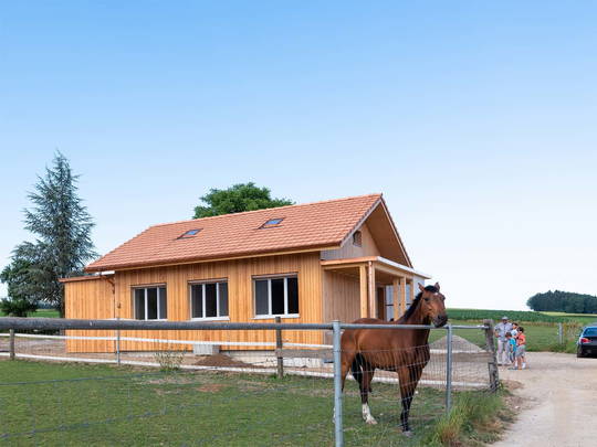 Zoom: Holzhaus in der Region Bern