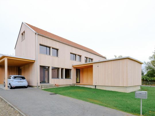 Zoom: Holzhaus in der Region Biel